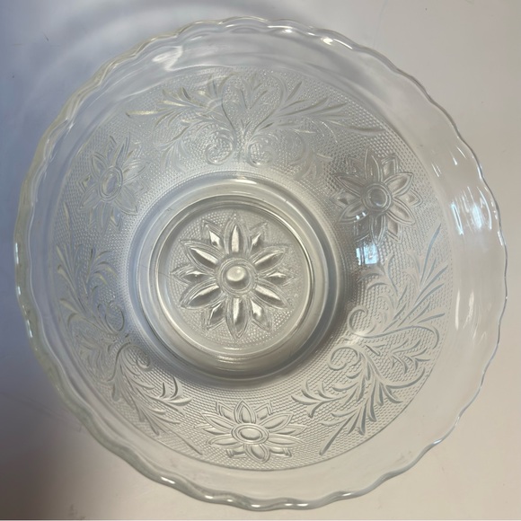 Vintage MCM Anchor Hocking Tiara scalloped Sandwich Glass Bowl 6.25” EUC - Picture 5 of 9